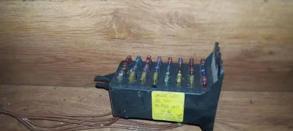 Jaguar XJ SERIE 3 Fuse box set dbc5891 xj40