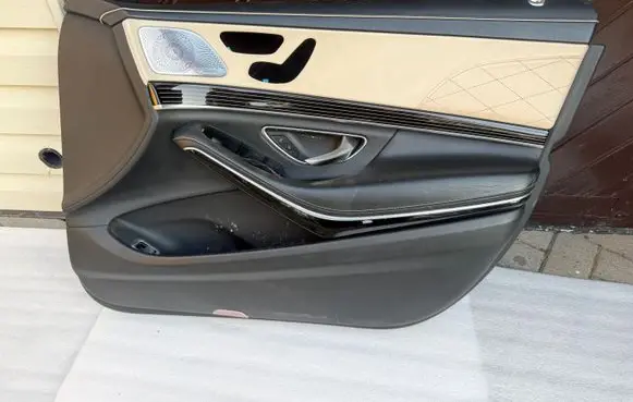 Mercedes-Benz S W222 Front door card panel trim A2227600261