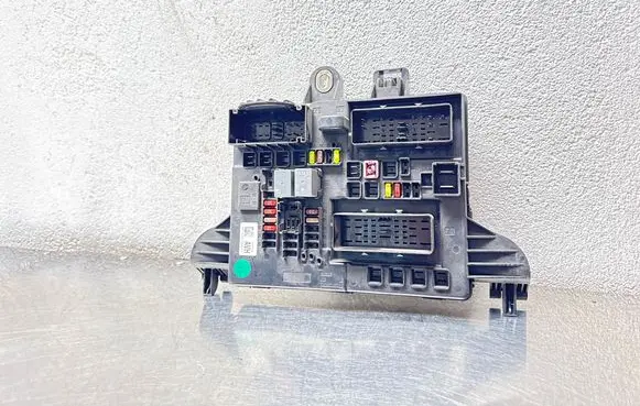 Opel Insignia A Fuse module 22737766 01080923711
