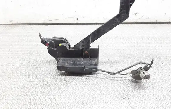 Hyundai Terracan Front door lock
