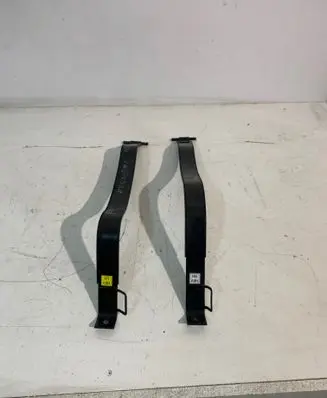 Fuel tank mounting bracket