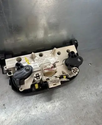 Toyota RAV 4 (XA20) Climate control unit 455911-2050