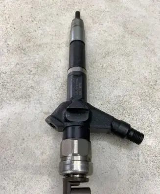 Nissan Pathfinder R51 Fuel injector 16600EC00A 12H16370