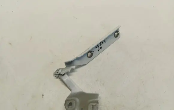Audi A3 8Y Engine bonnet/hood hinges 8Y0823302B