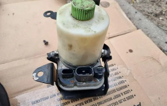 Volkswagen Polo V 6R Power steering pump 6R0423156C