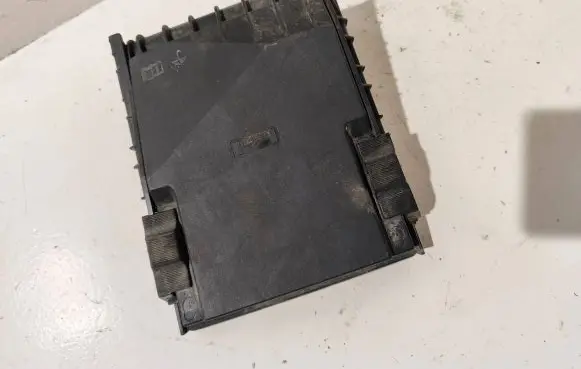 Volkswagen PASSAT B6 Fuse box cover 1K0937132F 014189871 017180061