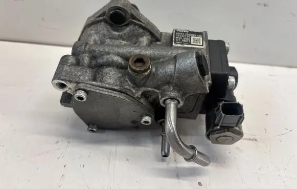 Volvo V60 Fuel injection high pressure pump 31432135