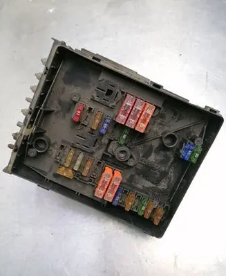 Volkswagen Golf V Fuse module 017181301 1K0937125A