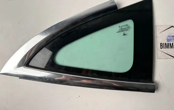 Tesla Model 3 Rear vent window glass 108070300