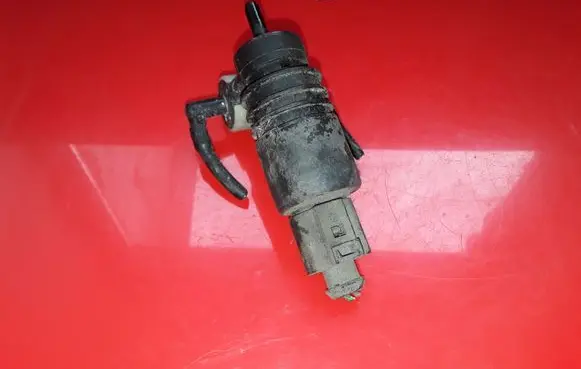 Volkswagen Polo Windscreen/windshield washer pump 1J0955651A 3028143