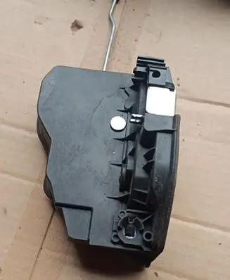 BMW 5 GT F07 Front door lock 7202144
