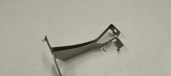 Front bumper mounting bracket
