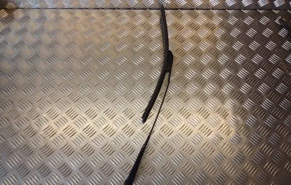 Audi A4 S4 B5 8D Front wiper blade arm 8D1955408A