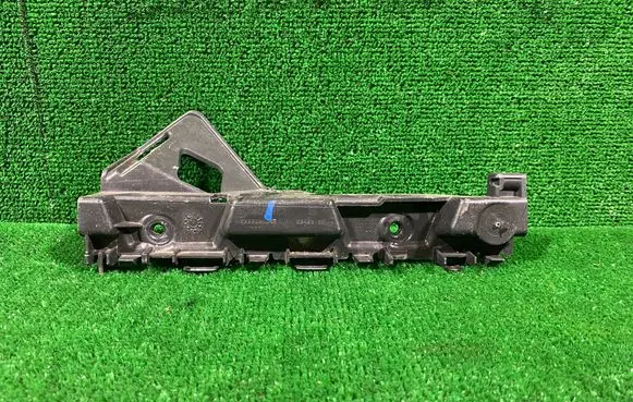 Renault Trafic III (X82) Front bumper mounting bracket 622209504R