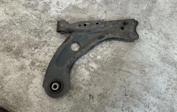 Peugeot 308 Front lower control arm/wishbone 78AA231160497G