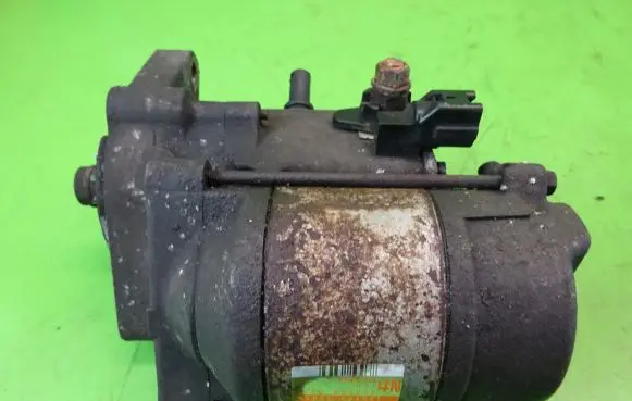 Toyota Yaris Starter motor 28100-33050