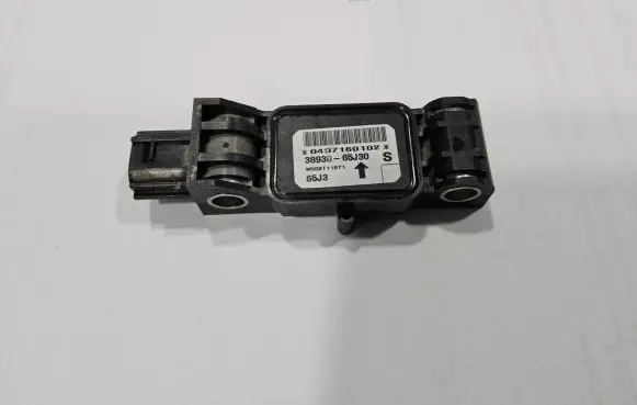 Suzuki Grand Vitara II Airbag deployment crash/impact sensor 3893065J30 38930-65J30