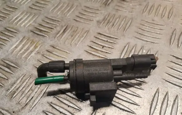 Mercedes-Benz C W203 Turbo solenoid valve 0025401497