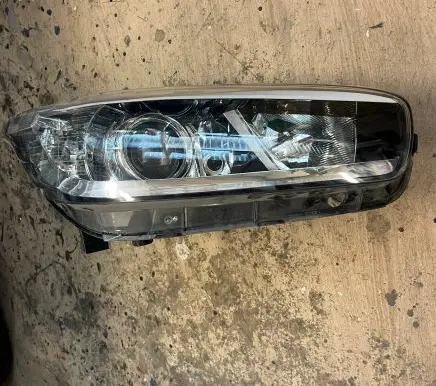 KIA Ceed Headlight/headlamp 92102A2000
