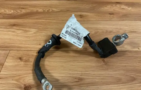 Volkswagen Touareg II Negative earth cable (battery) 7P0915181B 50D011FC