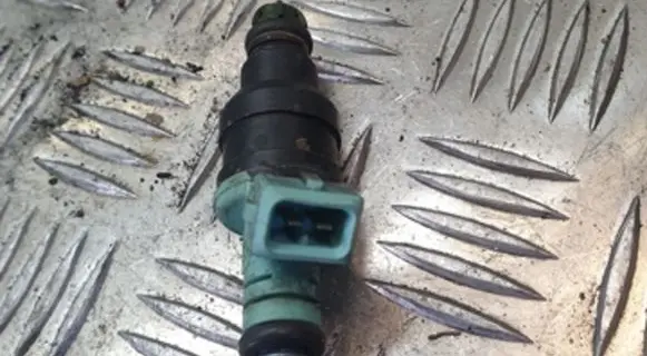 BMW 5 E39 Fuel injector 0280150415