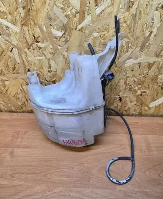 Volvo S60 Windshield washer fluid reservoir/tank 31253218 31301797 31253219