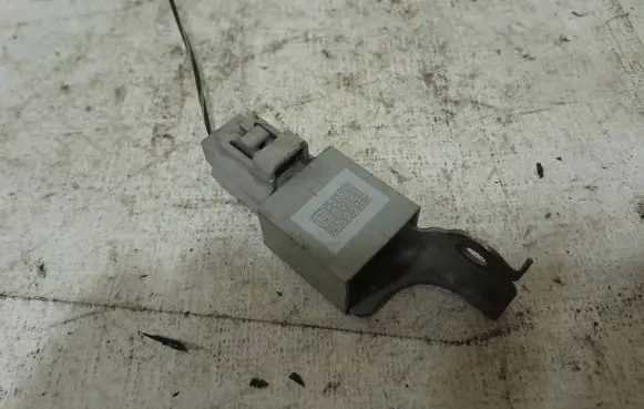 Lexus GS 300 350 430 450H Sensor 90980 25004181