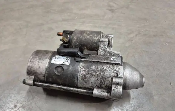 Mitsubishi Pajero Sport I Starter motor MD344183