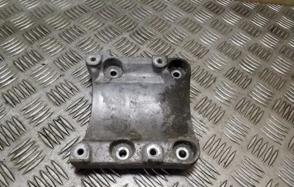 Honda CR-V A/C compressor mount bracket 