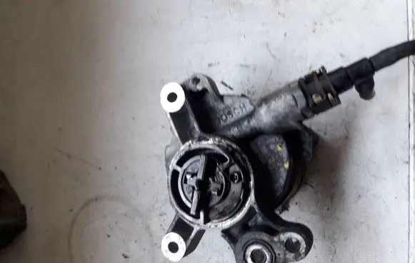 Ford Mondeo MK IV Vacuum pump