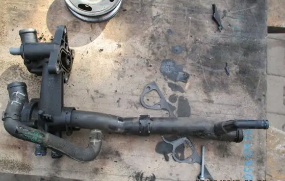 Thermostat/thermostat housing