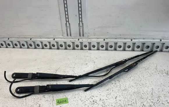 Iveco Daily 5th gen Front wiper blade arm 80095697