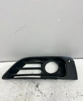 BMW 2 F46 Front bumper lower grill 7328682