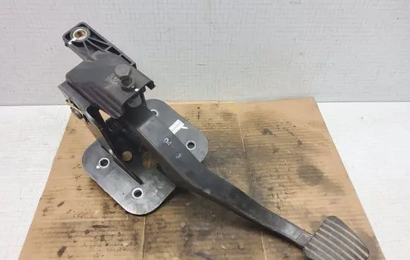 Chevrolet Nubira Clutch pedal 