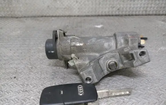 Audi A4 S4 B5 8D Ignition lock 4B0905851C