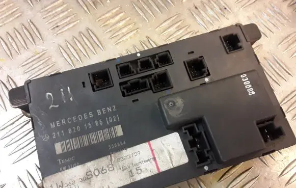 Mercedes-Benz E W211 Door control unit/module 2118201585 A2118201585