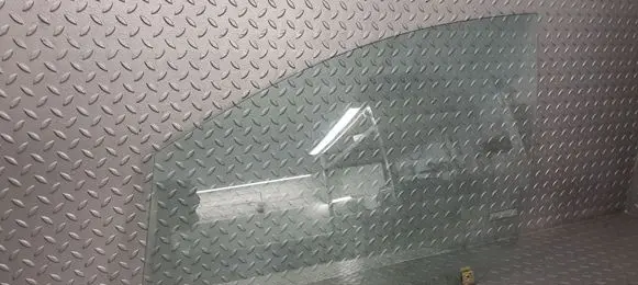 Mitsubishi Grandis Front door window glass four-door MN167531