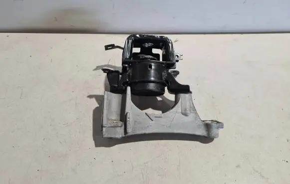 Lexus ES VII XZ10 Engine mount bracket