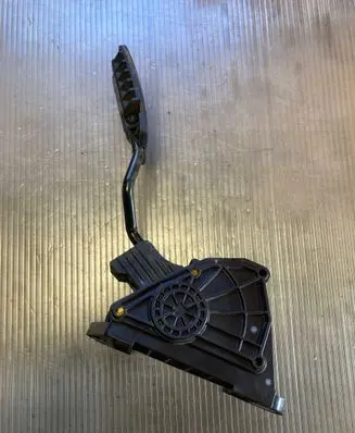 Honda CR-V Accelerator throttle pedal JM14B