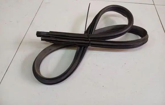 Toyota Yaris Rubber seal front coupe door 
