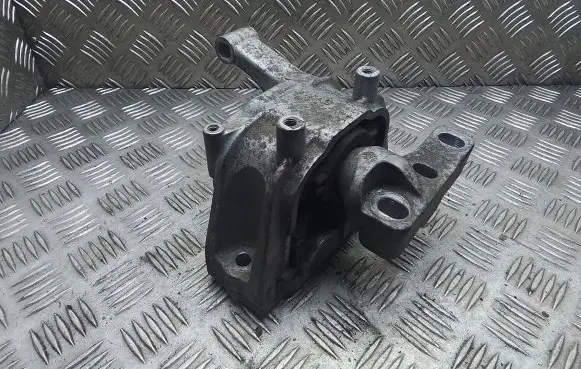 Seat Alhambra (Mk2) Engine mount bracket 5N0199262