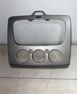 Radio/GPS head unit trim