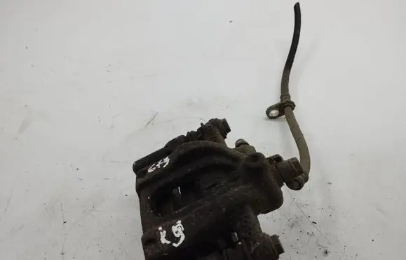Honda CR-V Rear brake caliper