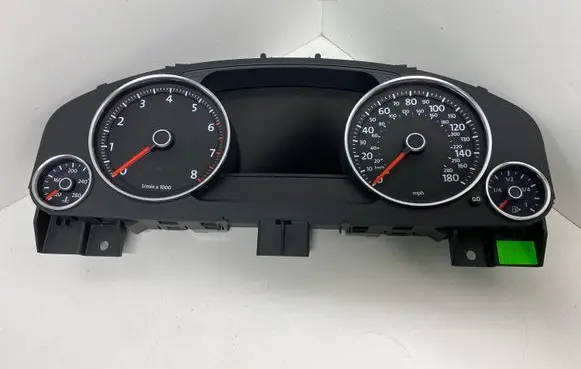Volkswagen Touareg II Speedometer (instrument cluster) 7P6920980M