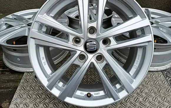 Seat Leon (5F) R16 alloy rim SE026516