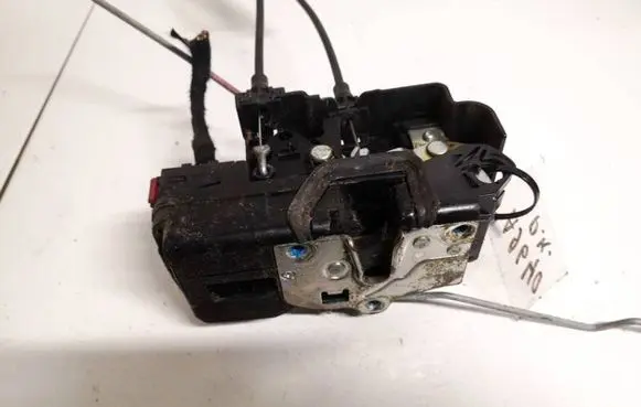 Chevrolet Captiva Front door lock