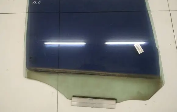 Rear door window glass