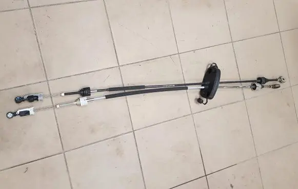 Opel Insignia A Gear shift cable linkage 55500275