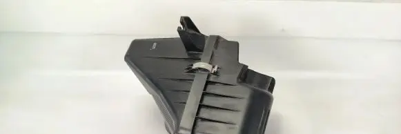 Suzuki Grand Vitara II Air filter box cover 67J-A01