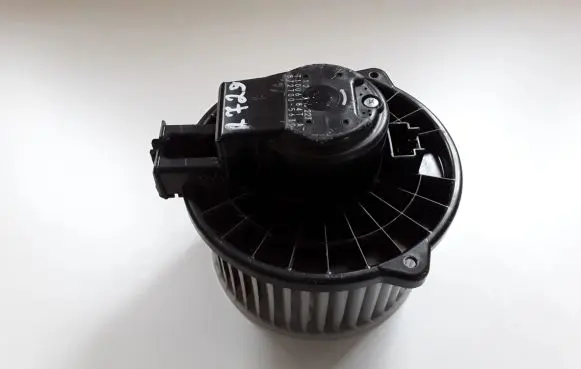 Subaru Impreza IV A/C air flow flap actuator/motor 8727005630